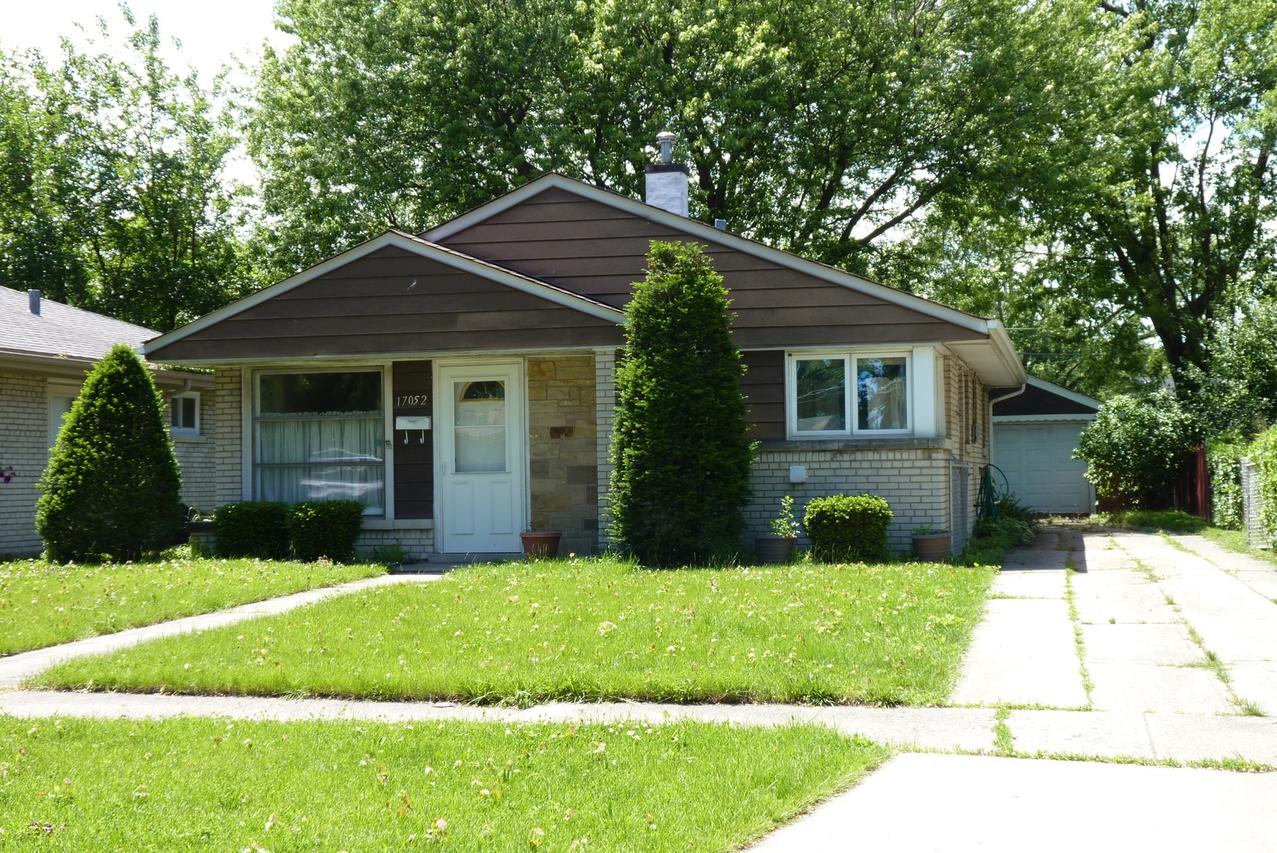 17052 Greenbay Ave., Lansing, IL 60438