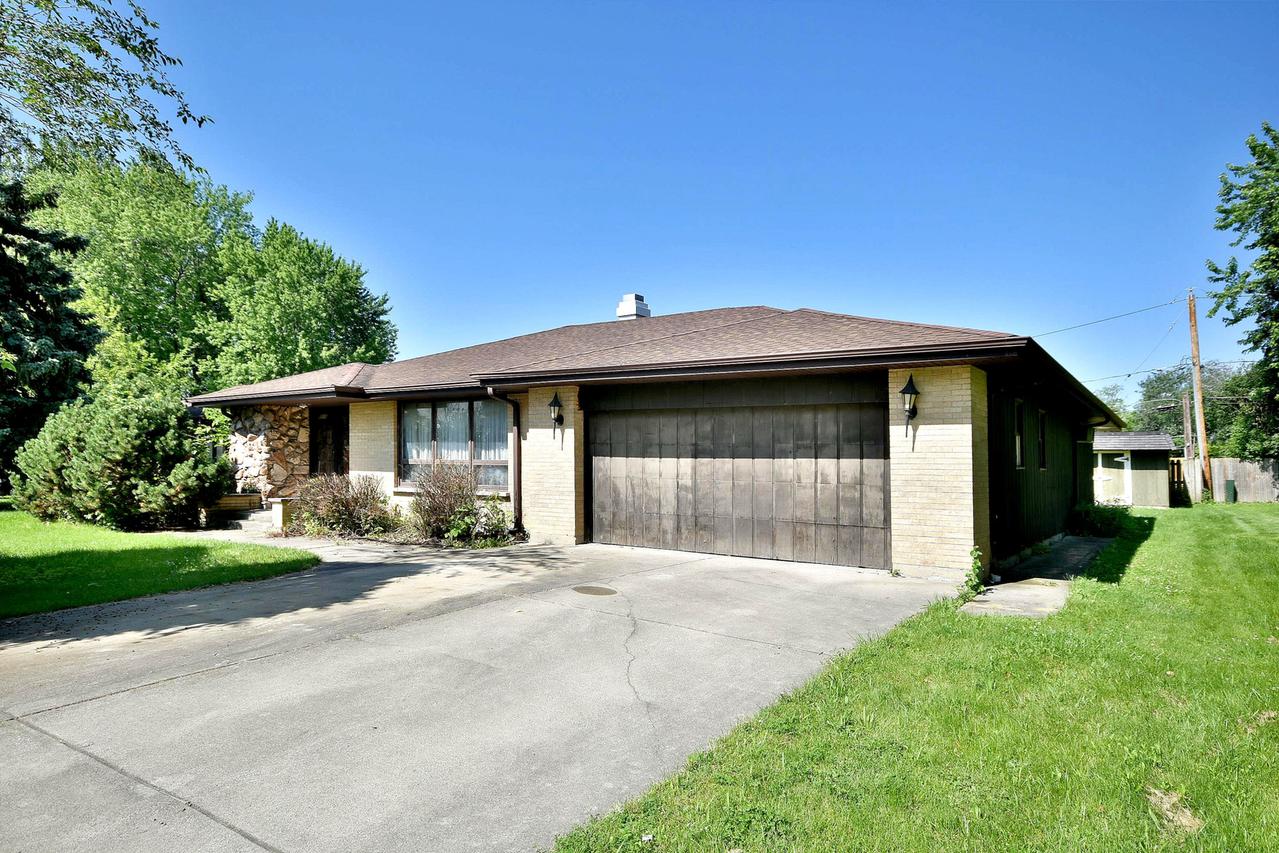 8510 S 82nd Ct., Hickory Hills, IL 60457