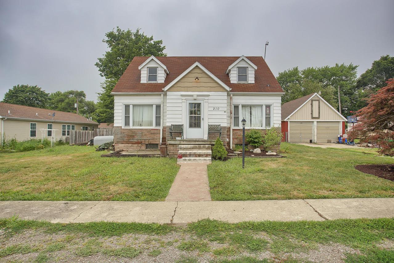 210 W Carper St., Seymour, IL 61875