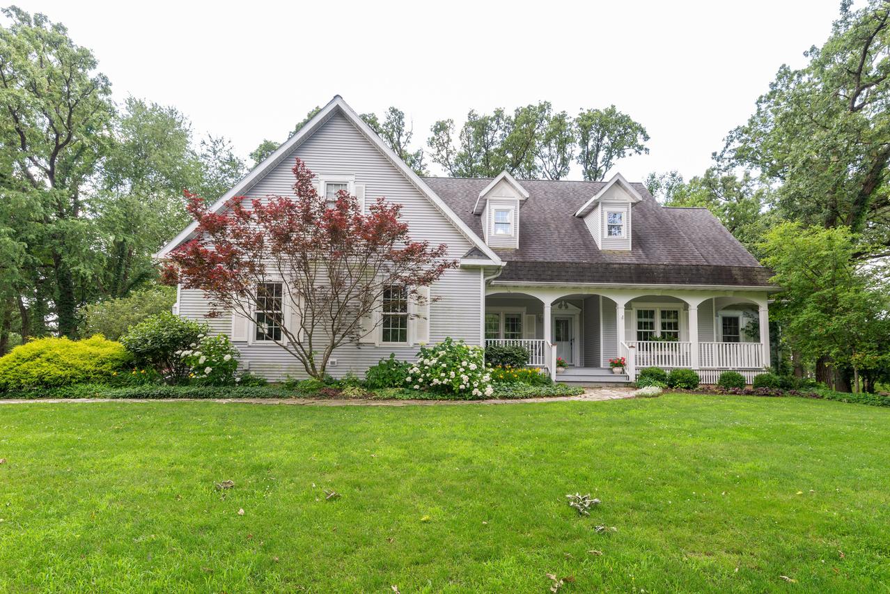 1953 Ole Hickory Rd., Amboy, IL 61310