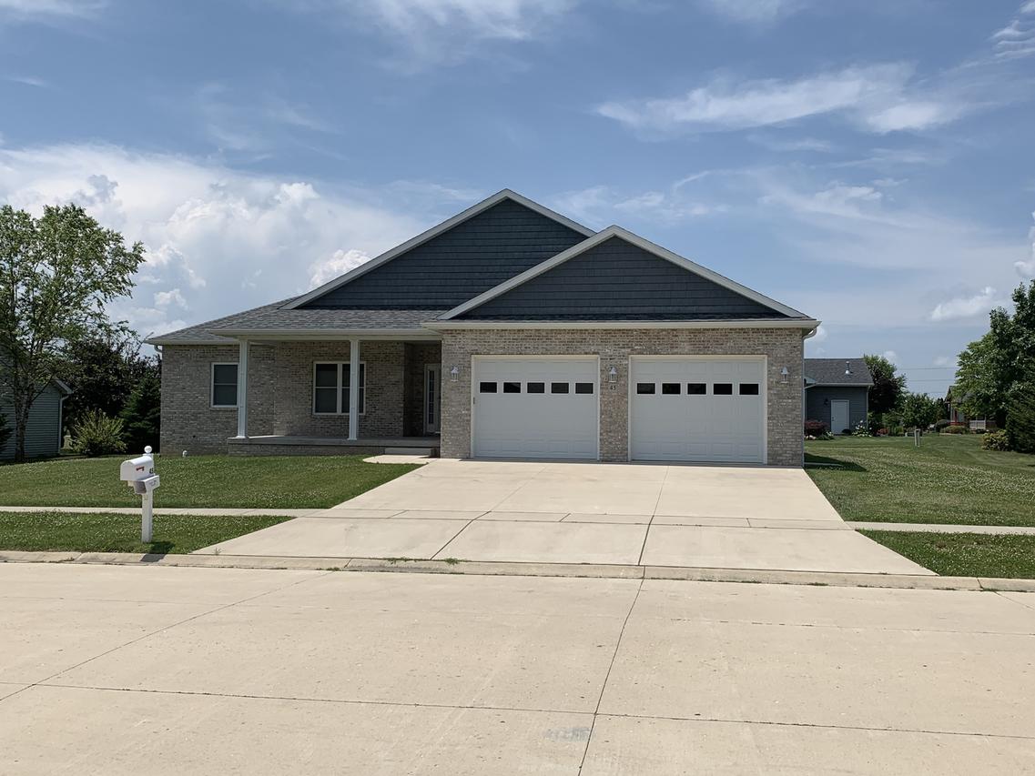 45 Somerset Dr., Clinton, IL 61727