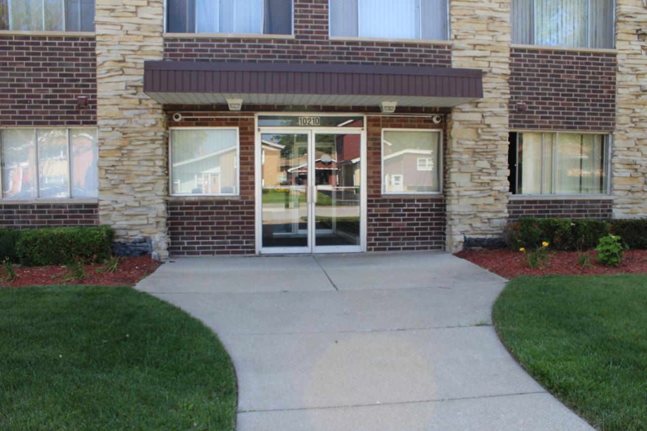 10210 Washington Ave. #200, Oak Lawn, IL 60453