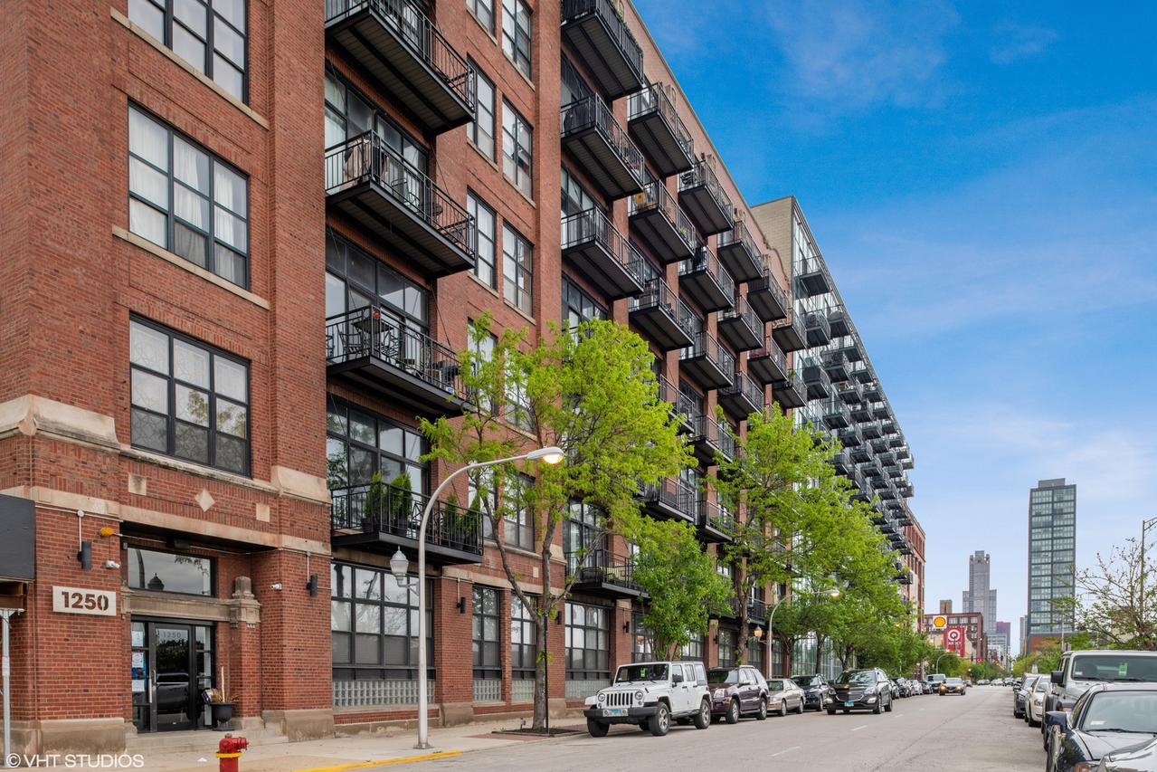 1250 W Van Buren St. #602, Chicago, IL 60607