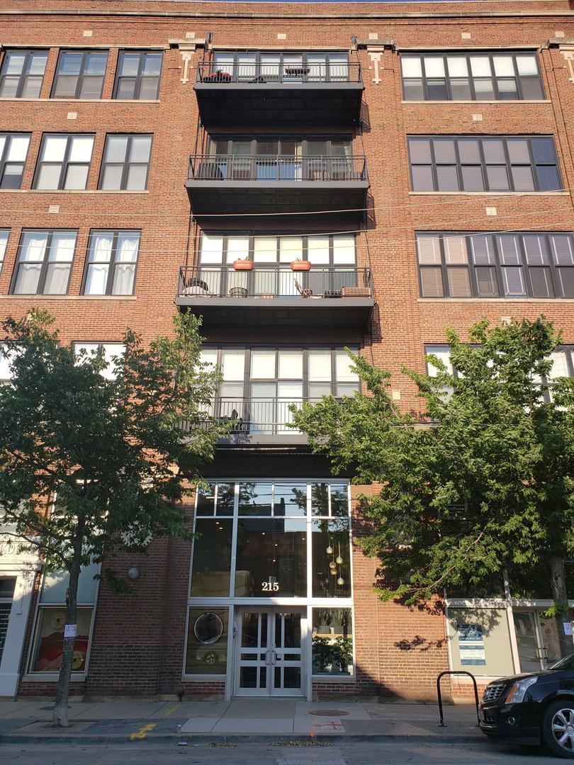 215 N Aberdeen St. #310A, Chicago, IL 60607