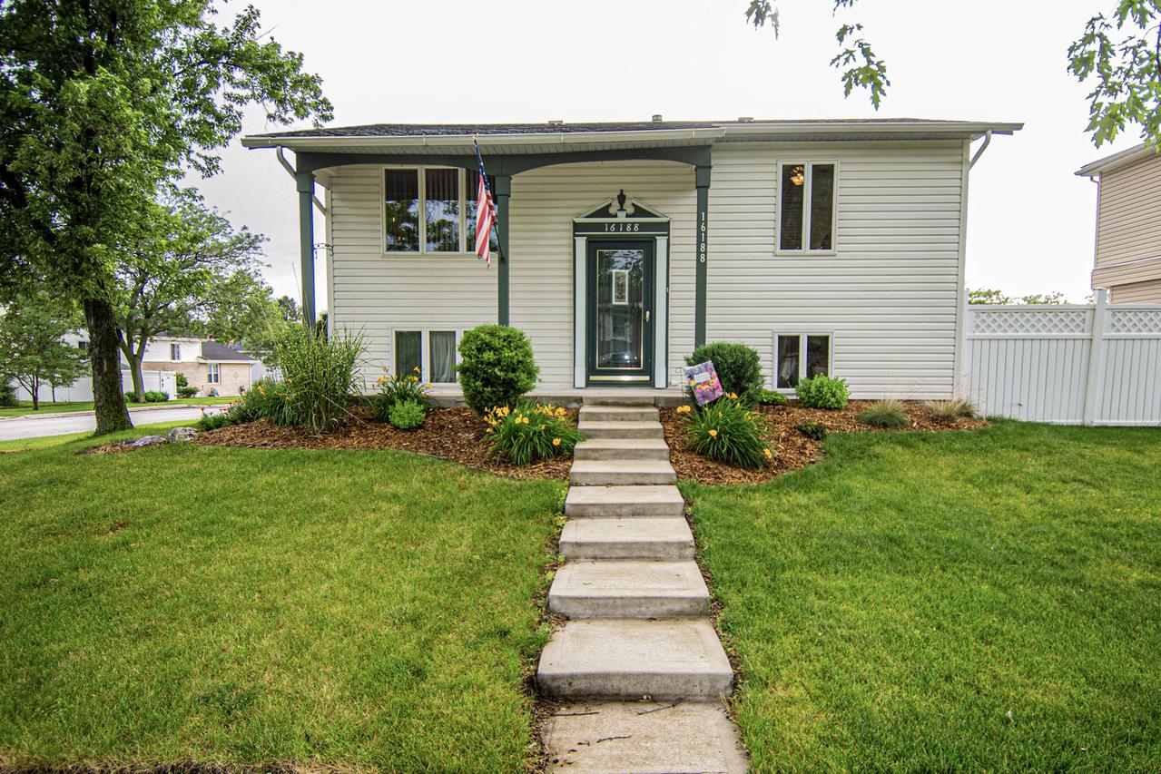 16188 92nd Ave., Orland Hills, IL 60487