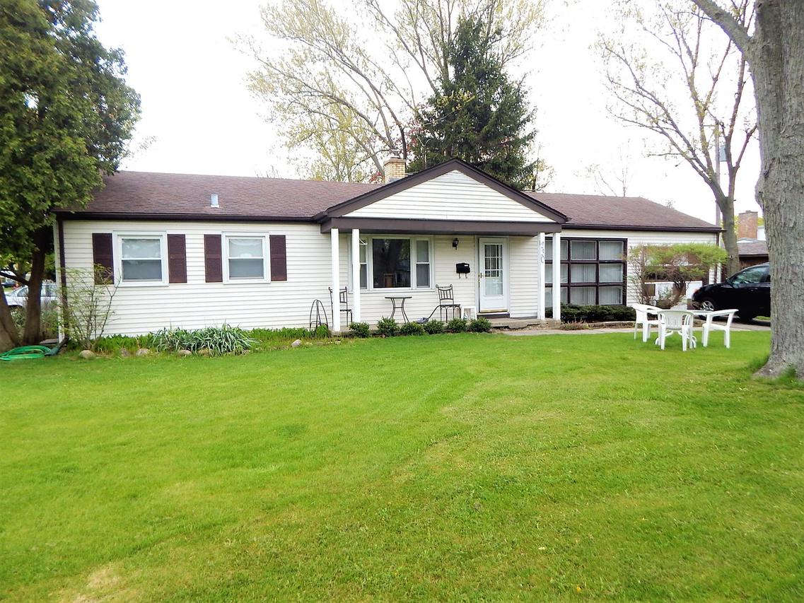 230 Latrobe Ave., Northfield, IL 60093