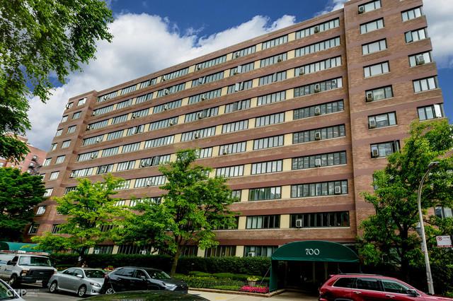 700 W Bittersweet Pl. #706, Chicago, IL 60613