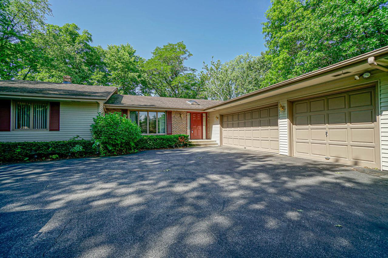 11528 Tanawingo Tr., Roscoe, IL 61073