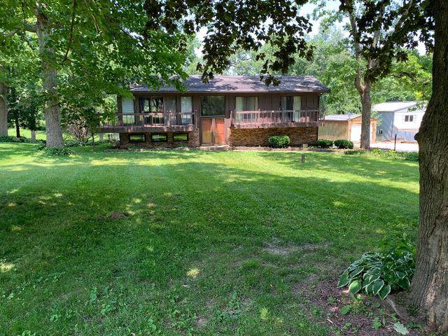 2516 Royal Oaks Dr., Freeport, IL 61032