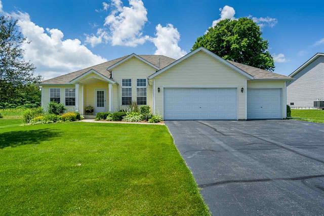 10008 Leana Dr., Roscoe, IL 61073