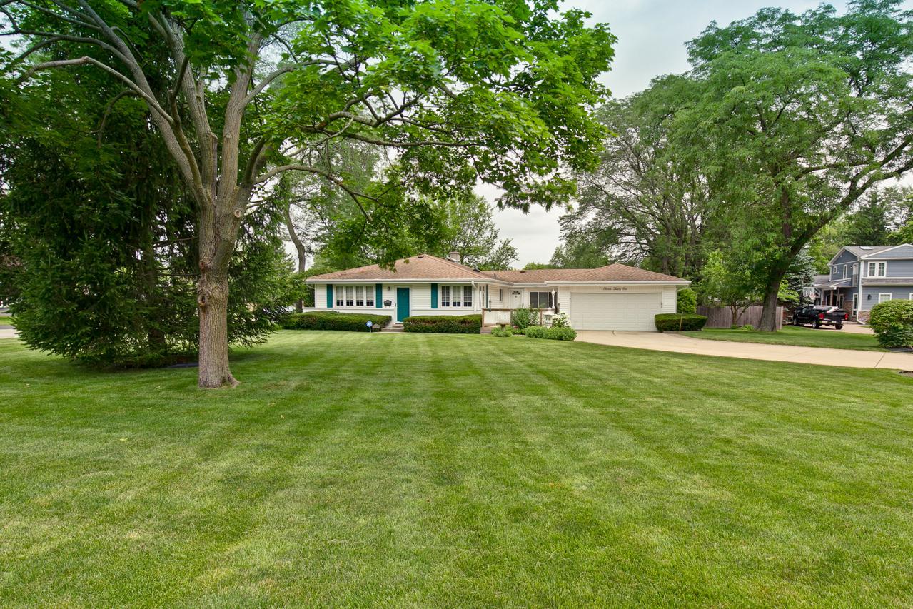 1131 Huber Ln., Glenview, IL 60025