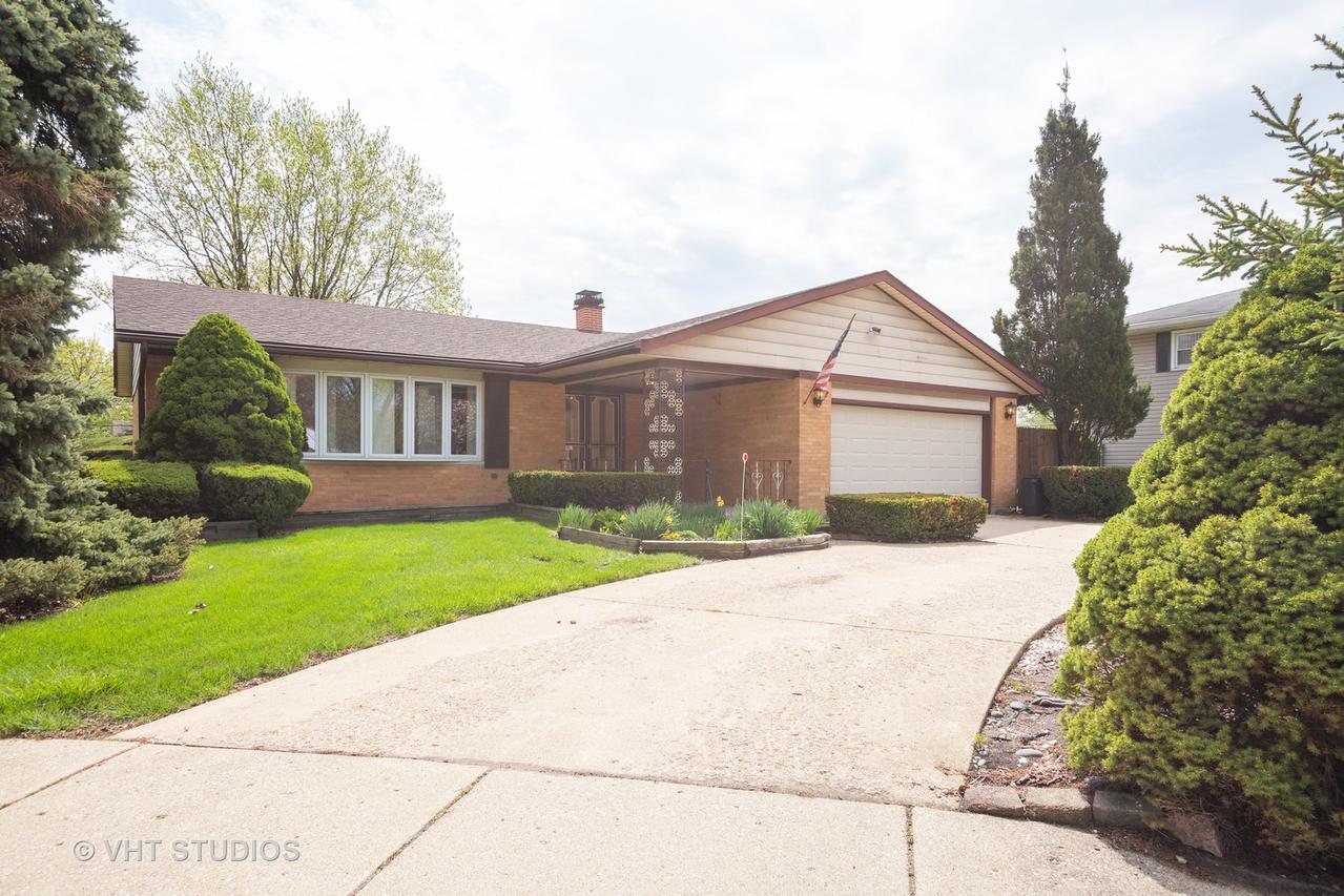 1303 N Santee Ln., Mount Prospect, IL 60056