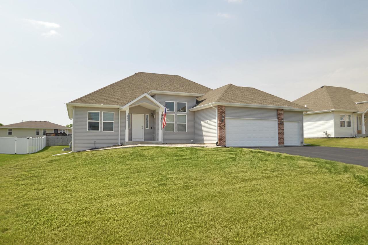 654 Ashleigh Ln., Roscoe, IL 61073