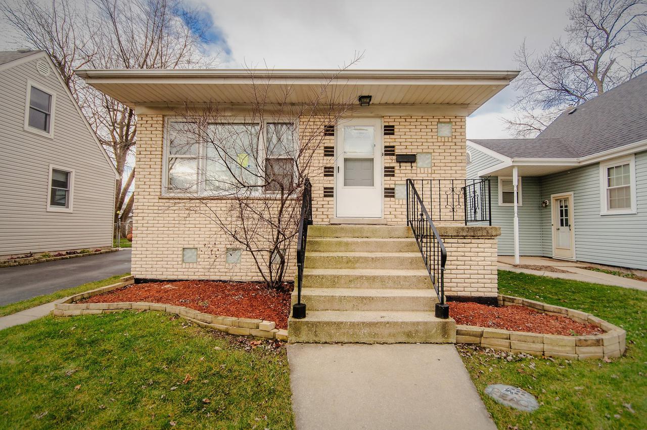 17648 Community St., Lansing, IL 60438