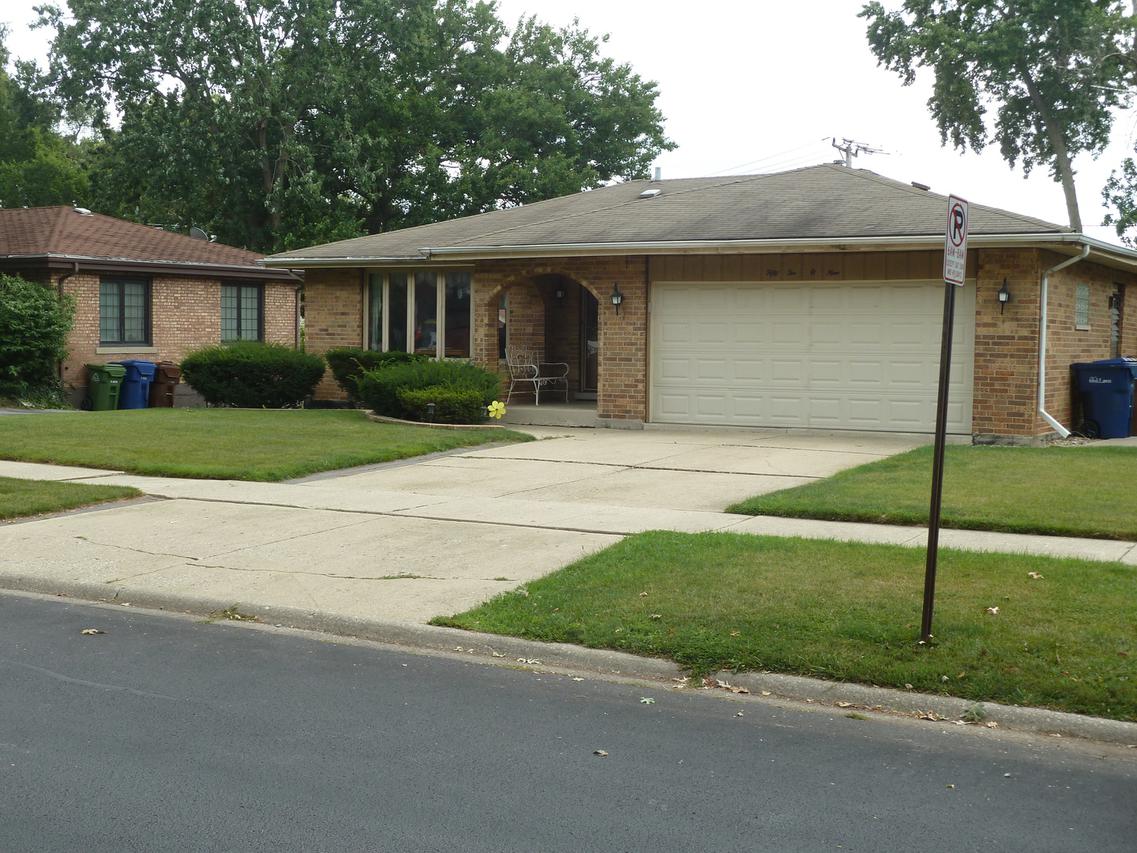5209 Oak St., Oak Lawn, IL 60453