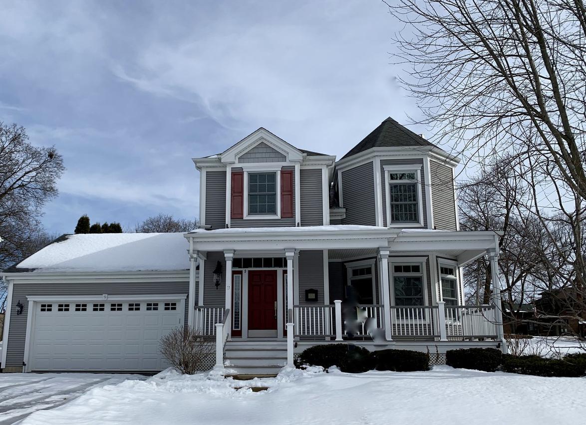 9 N Caroline St., Crystal Lake, IL 60014
