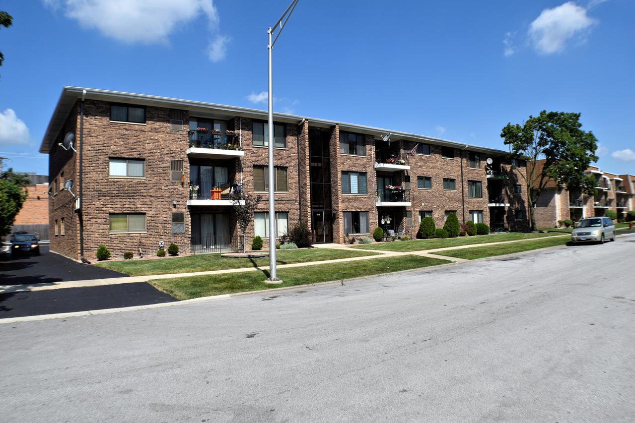 8820 S Mobile Ave. #2F, Oak Lawn, IL 60453