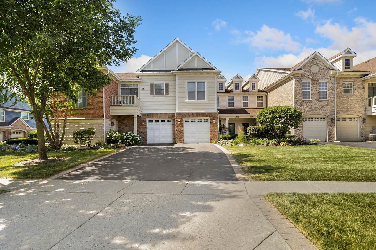 1391 Scarboro Rd. #201, Schaumburg, IL 60193