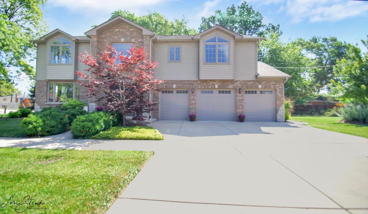6527 W 81st St., Burbank, IL 60459