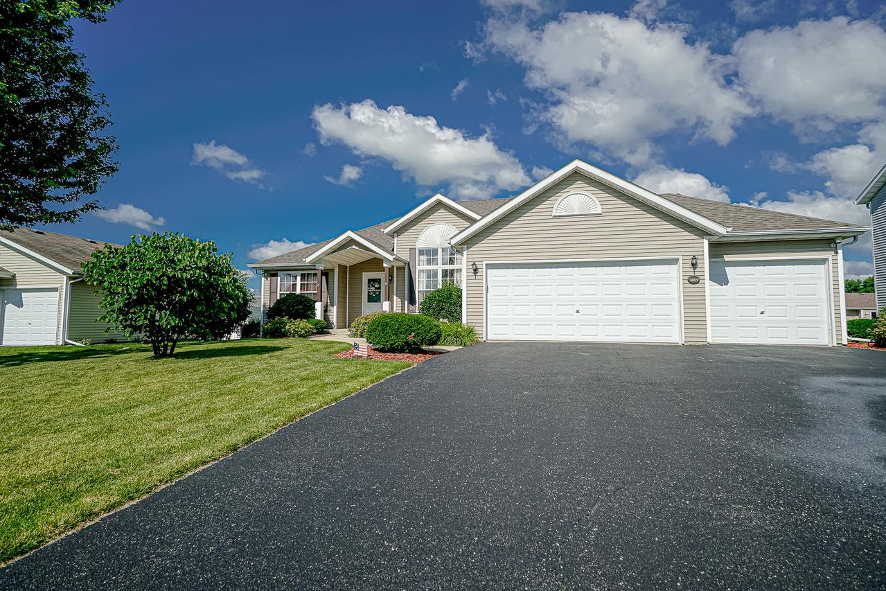 11192 Jasmine Dr., Roscoe, IL 61073