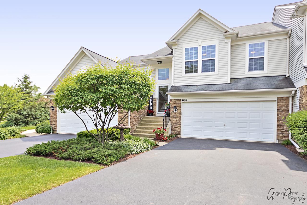 697 Pointe Dr., Crystal Lake, IL 60014