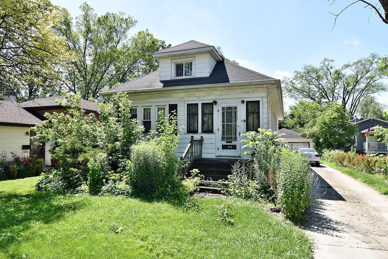 443 W Naperville Rd., Westmont, IL 60559