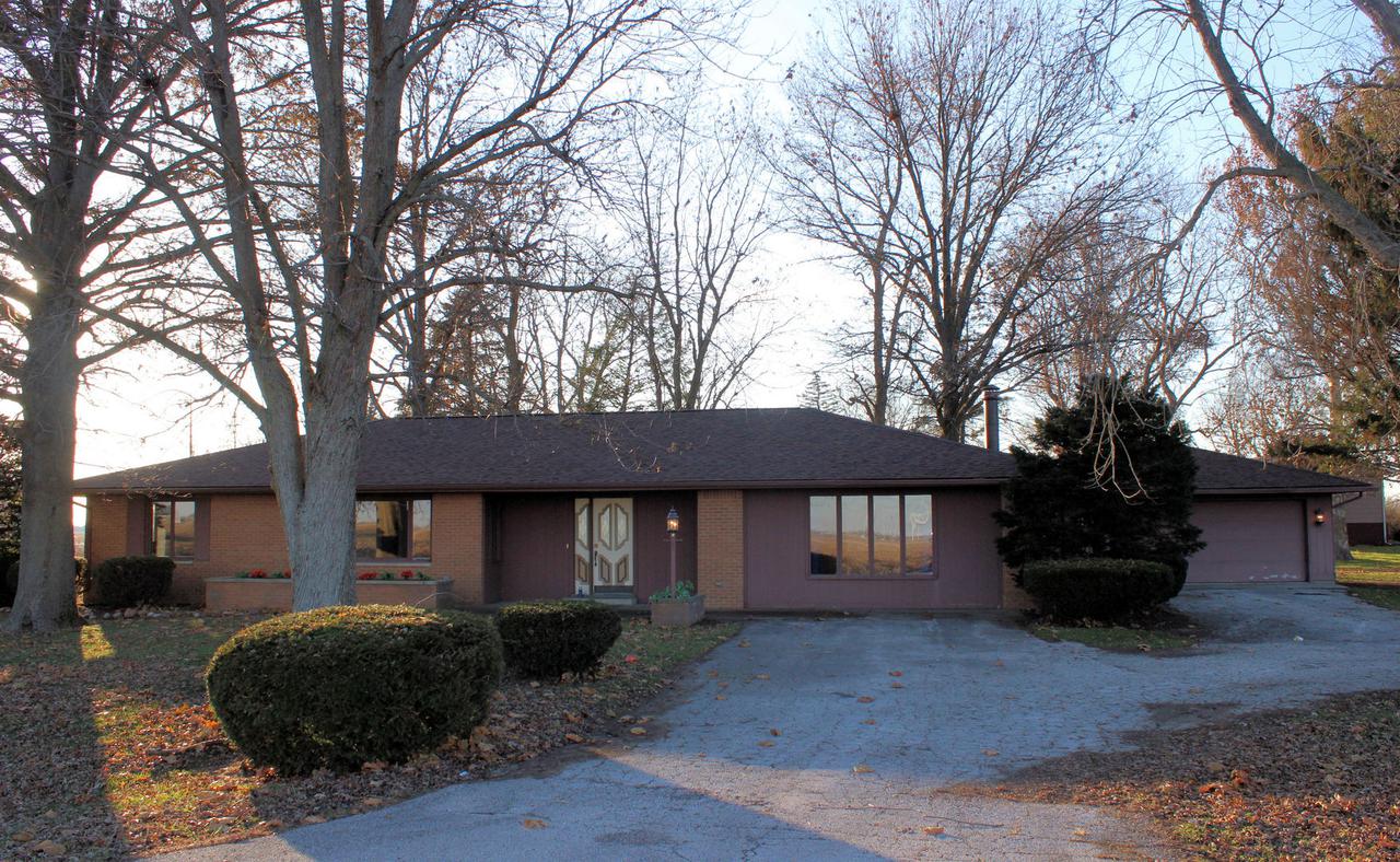 2481 Cr 2100e, Thomasboro, IL 61878