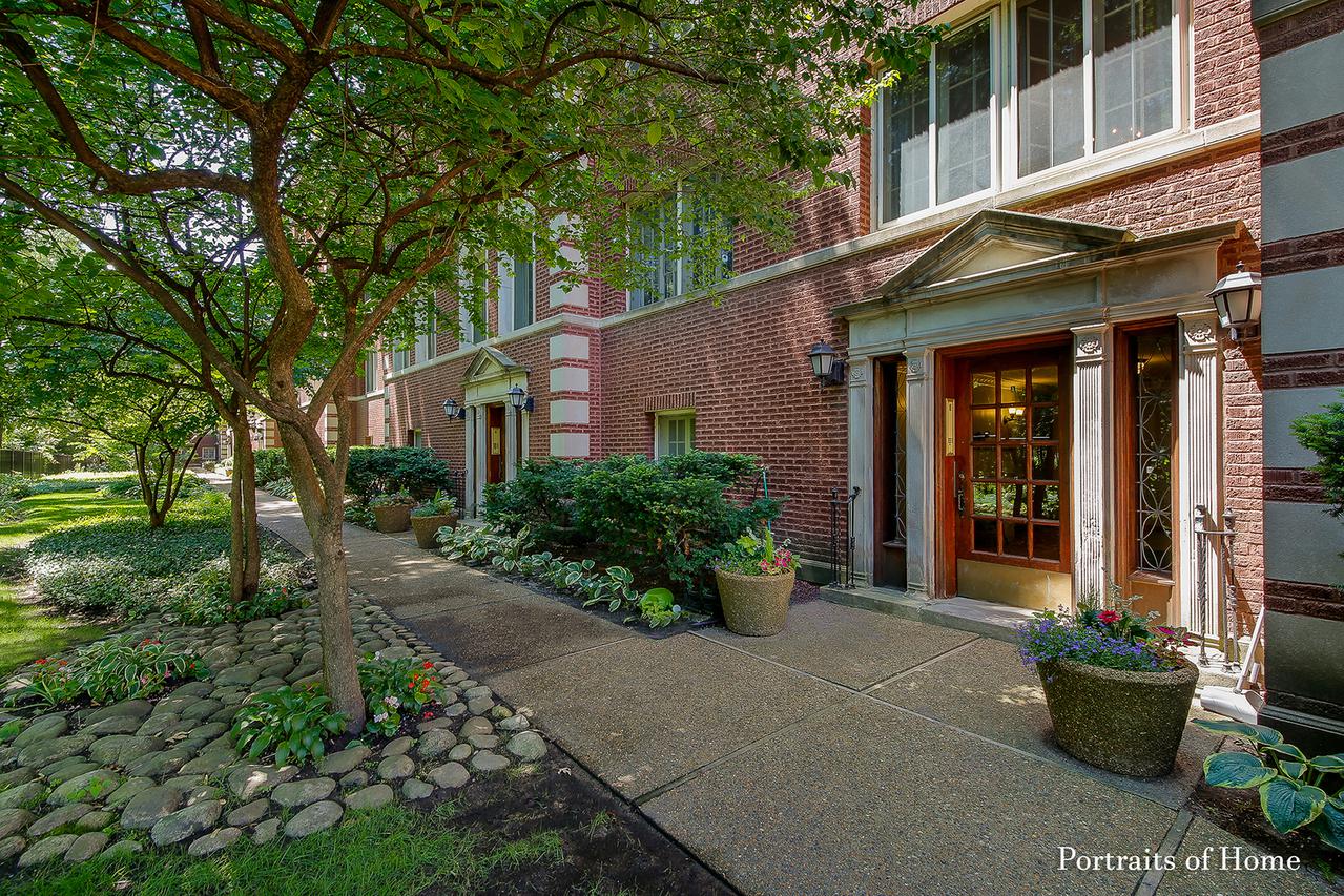 1033 Ontario St. #1DS, Oak Park, IL 60302