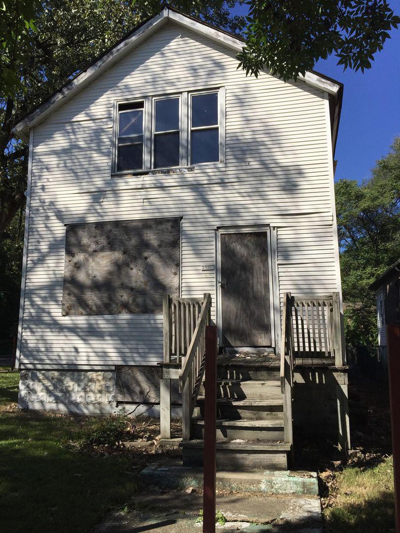 2122 W Marquette Rd., Chicago, IL 60636