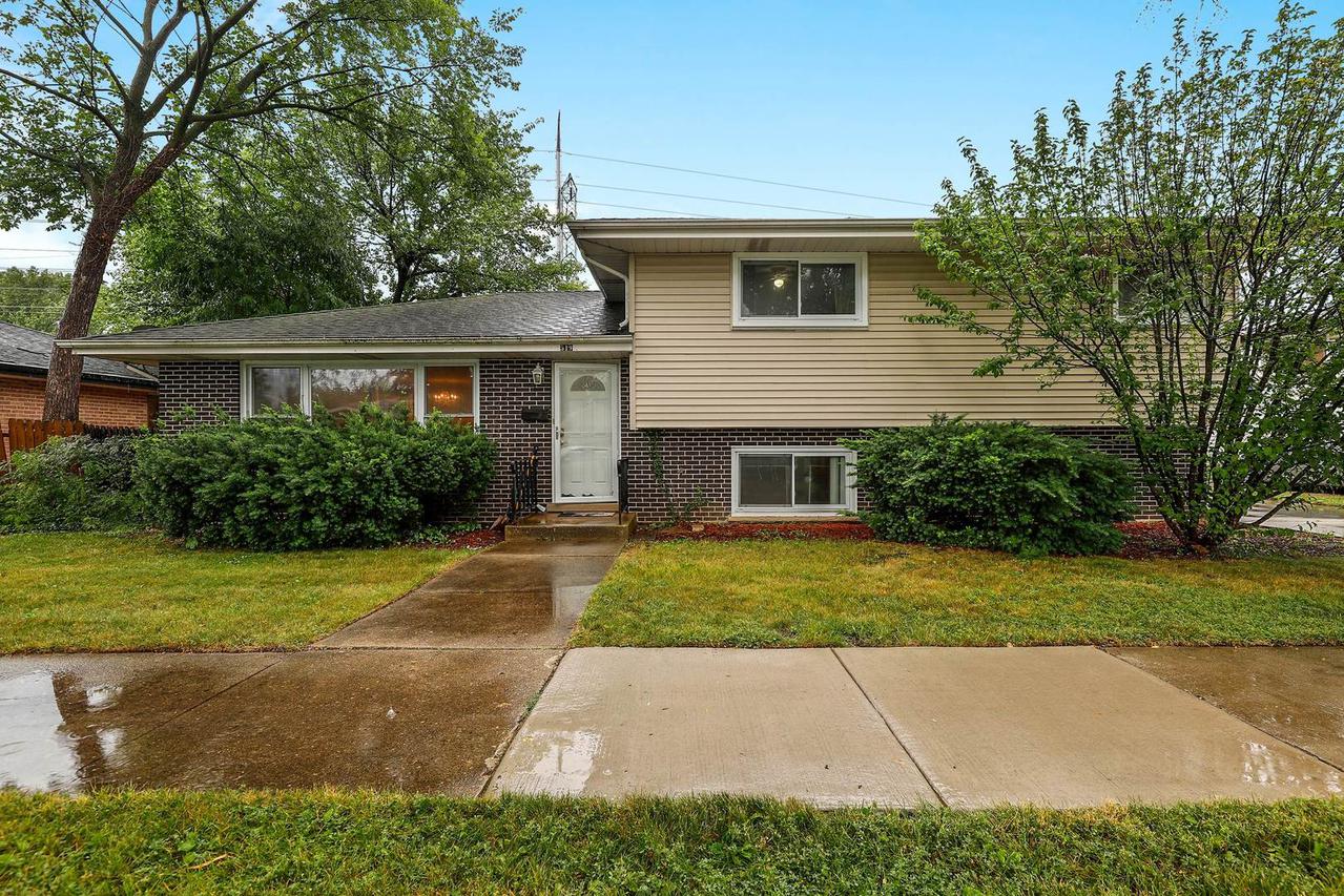 519 Laramie Ave., Wilmette, IL 60091