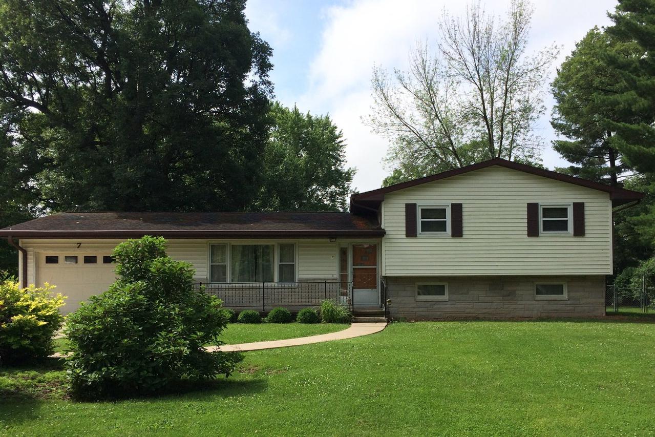 7 Cherry Ln., Villa Grove, IL 61956