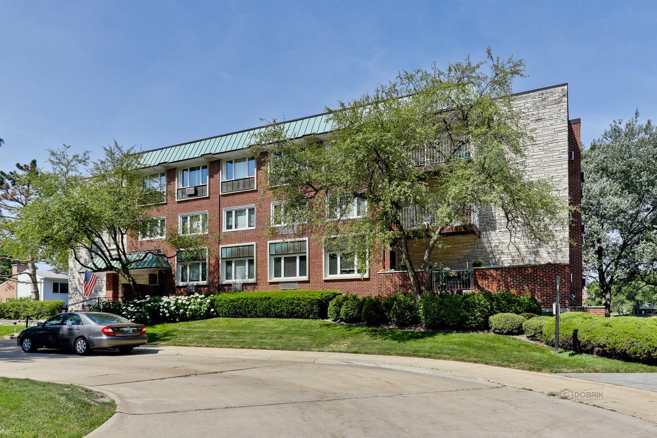 100 N Regency Dr. #204, Arlington Heights, IL 60004