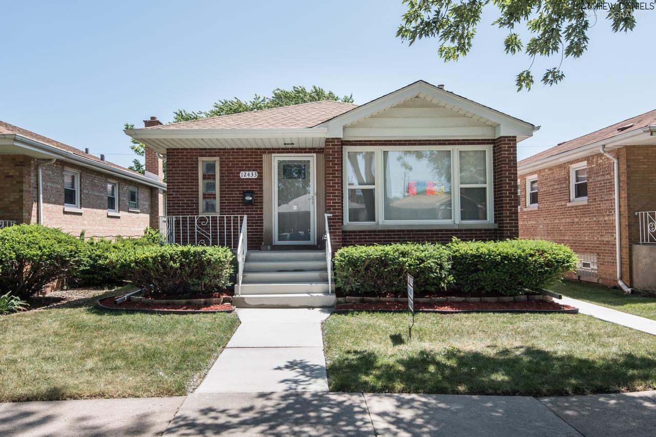 12433 S Justine St., Calumet Park, IL 60827