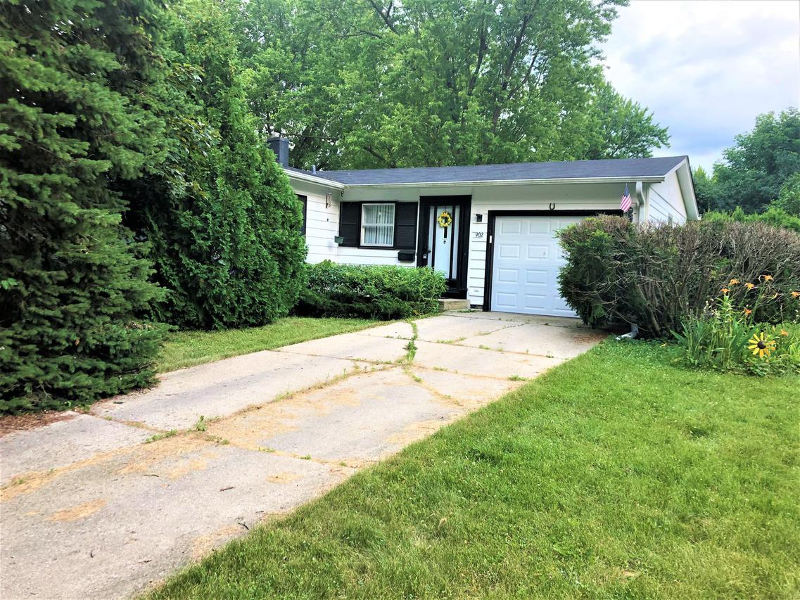 902 Colby Ct., Dekalb, IL 60115