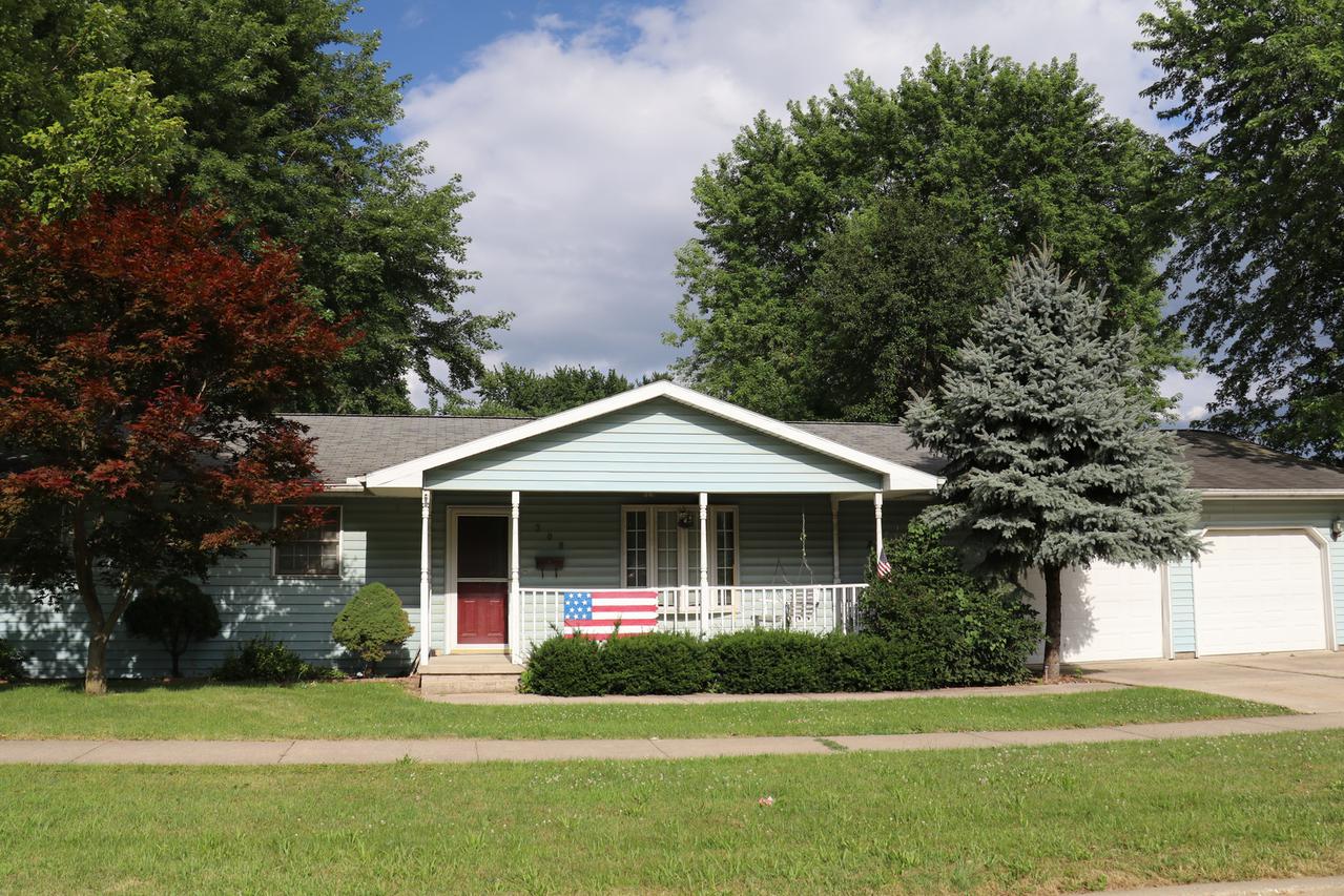 308 N Alexander St., Clinton, IL 61727