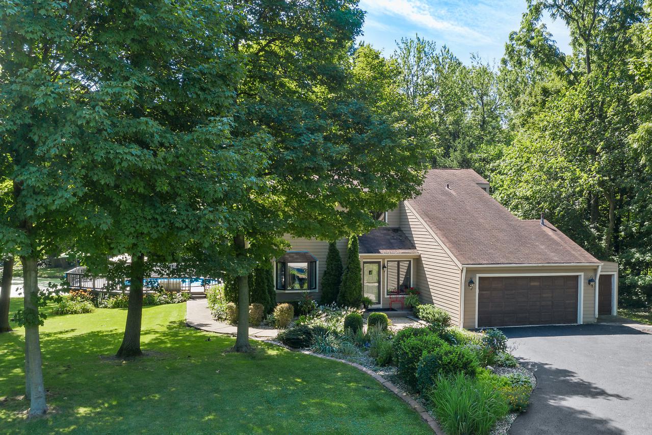 8 Gunflint Ct., Oswego, IL 60543