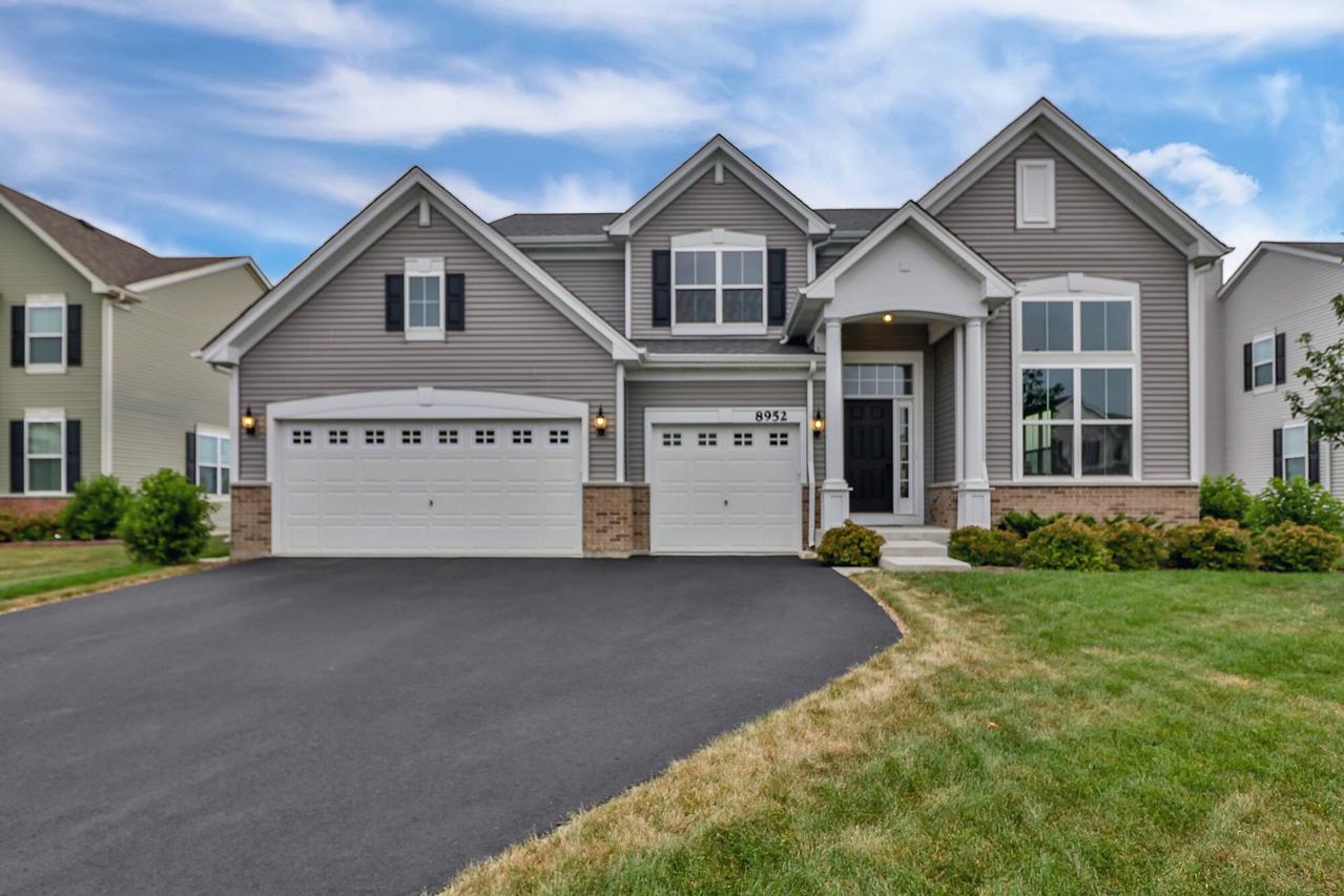 8952 Pearsall Dr., Huntley, IL 60142