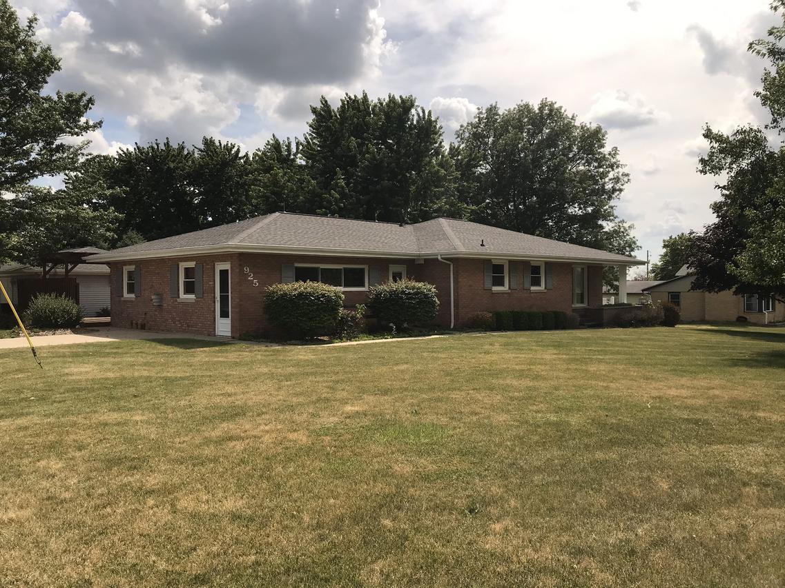 925 E 1st St., Gibson City, IL 60936