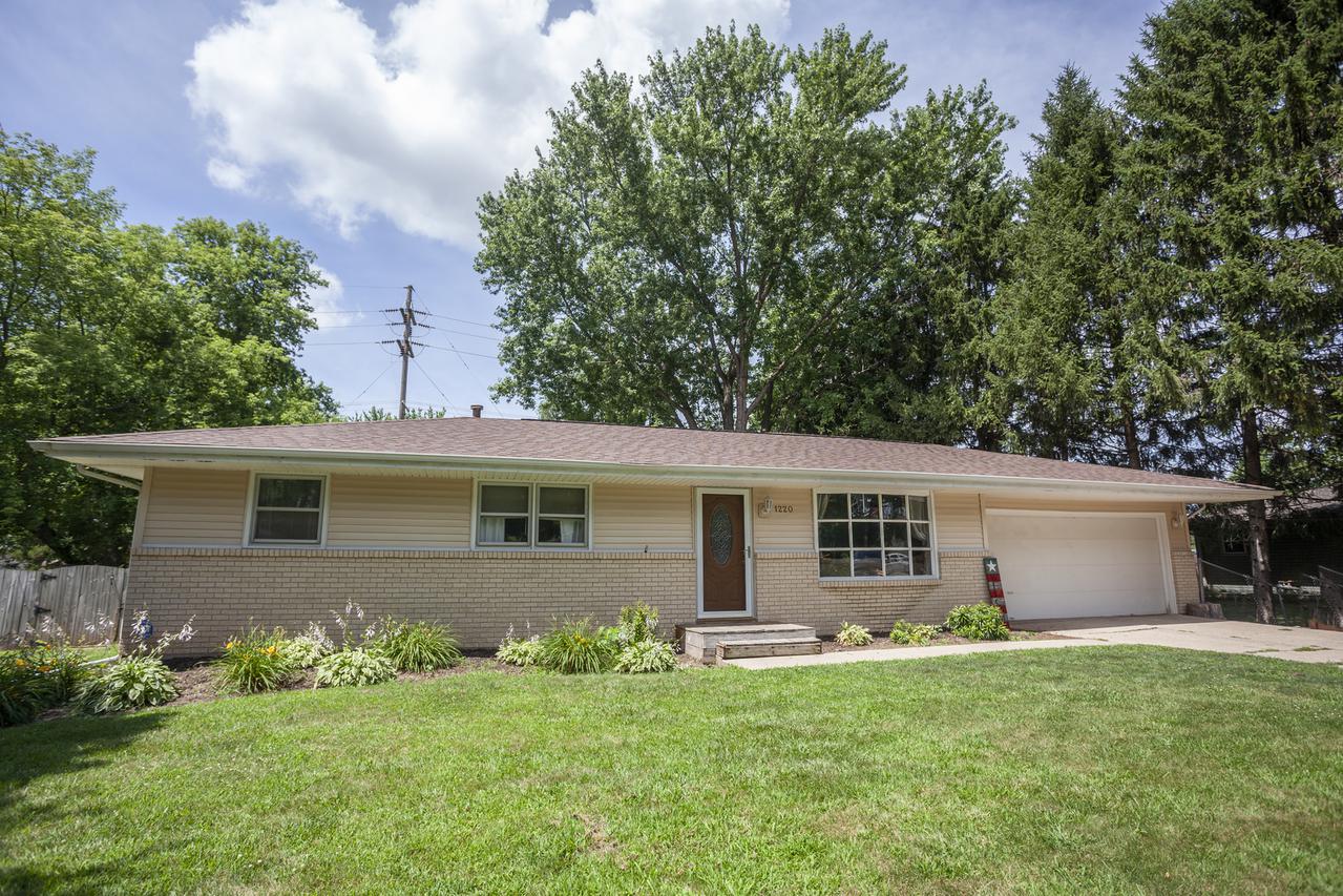 1220 Crystal Dr., Machesney Park, IL 61115