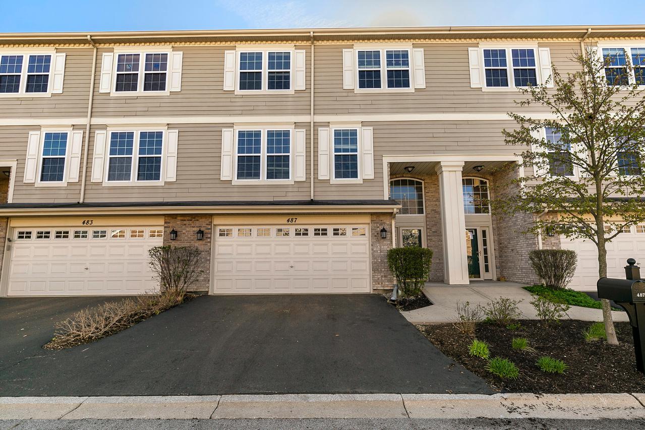 487 Norwick Ln., Carol Stream, IL 60188