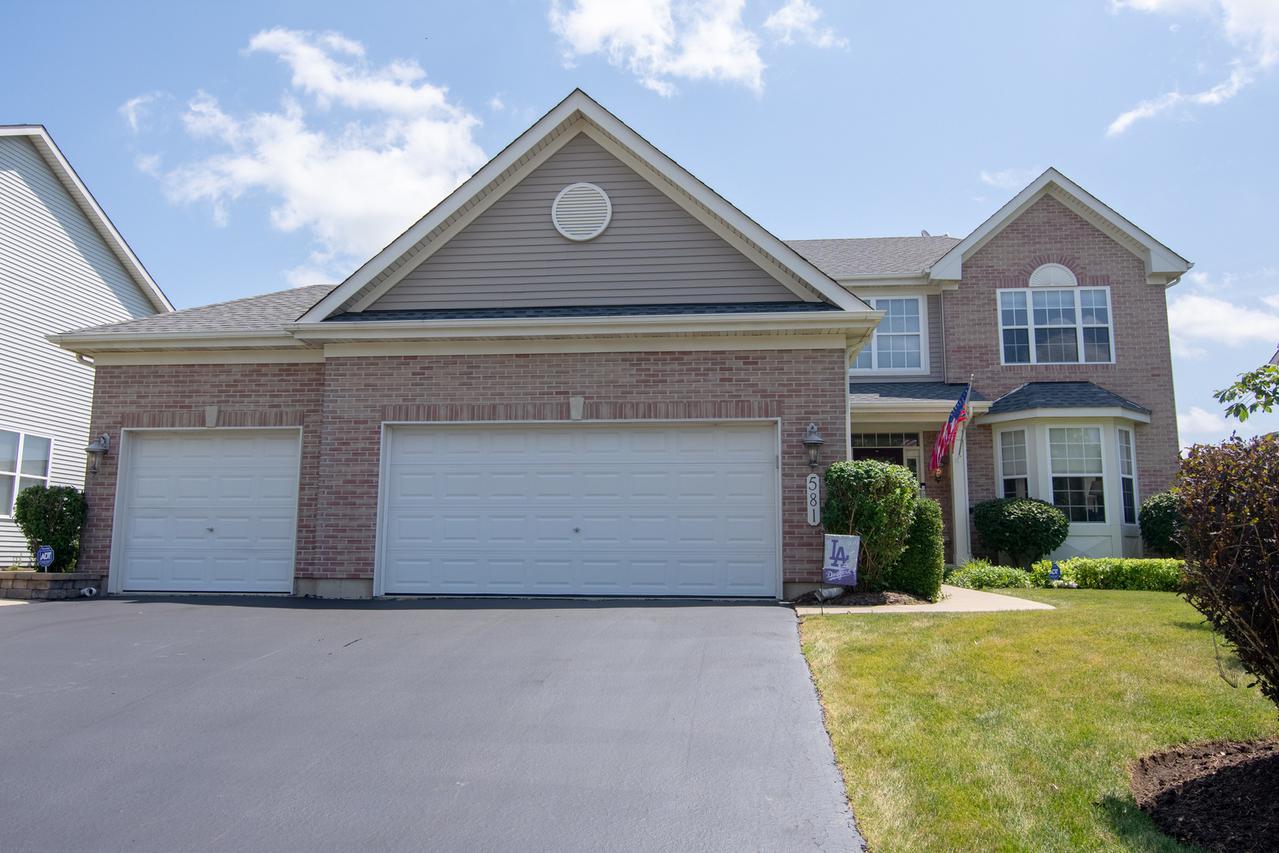 581 Lake Cornish Way, Algonquin, IL 60102