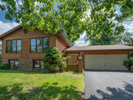 9S075 S Landsfield Ave., Downers Grove, IL 60516