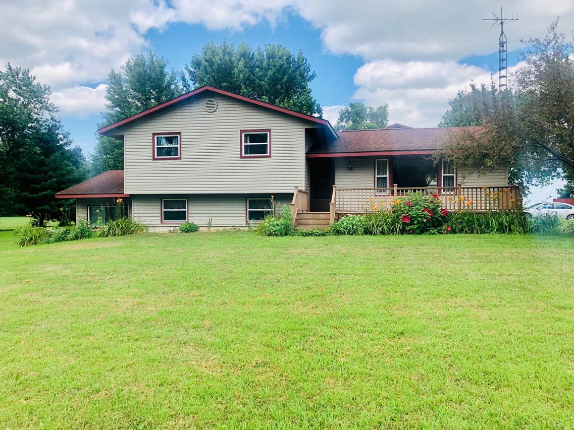 926 Mccoy Rd., Amboy, IL 61310