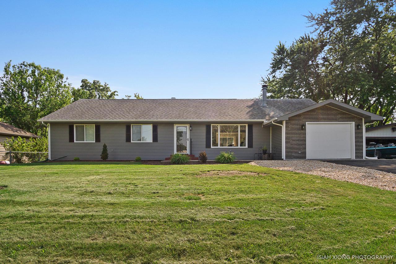350 Holiday Dr., Somonauk, IL 60552