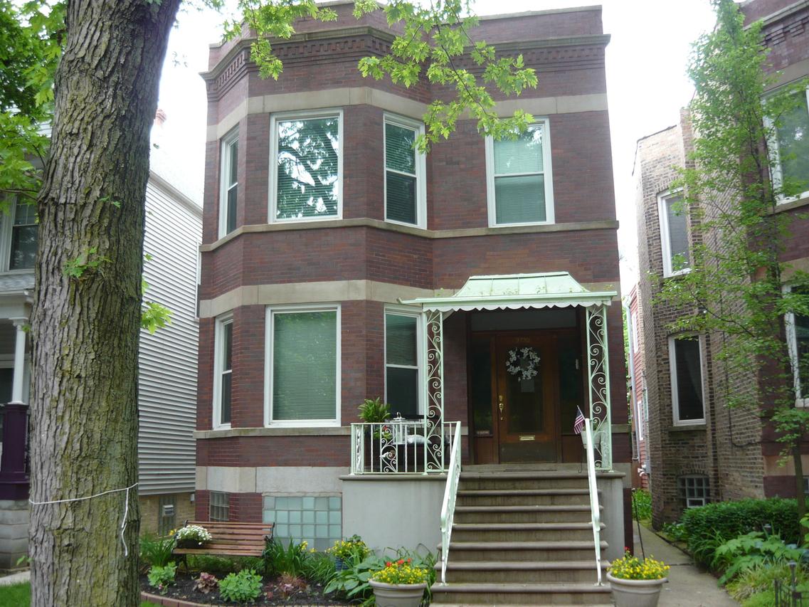 3730 N Leavitt St., Chicago, IL 60618