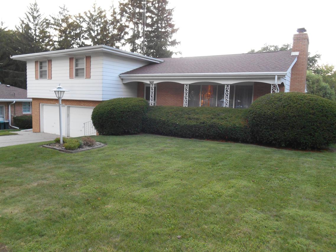 1724 Valley View Dr., Freeport, IL 61032