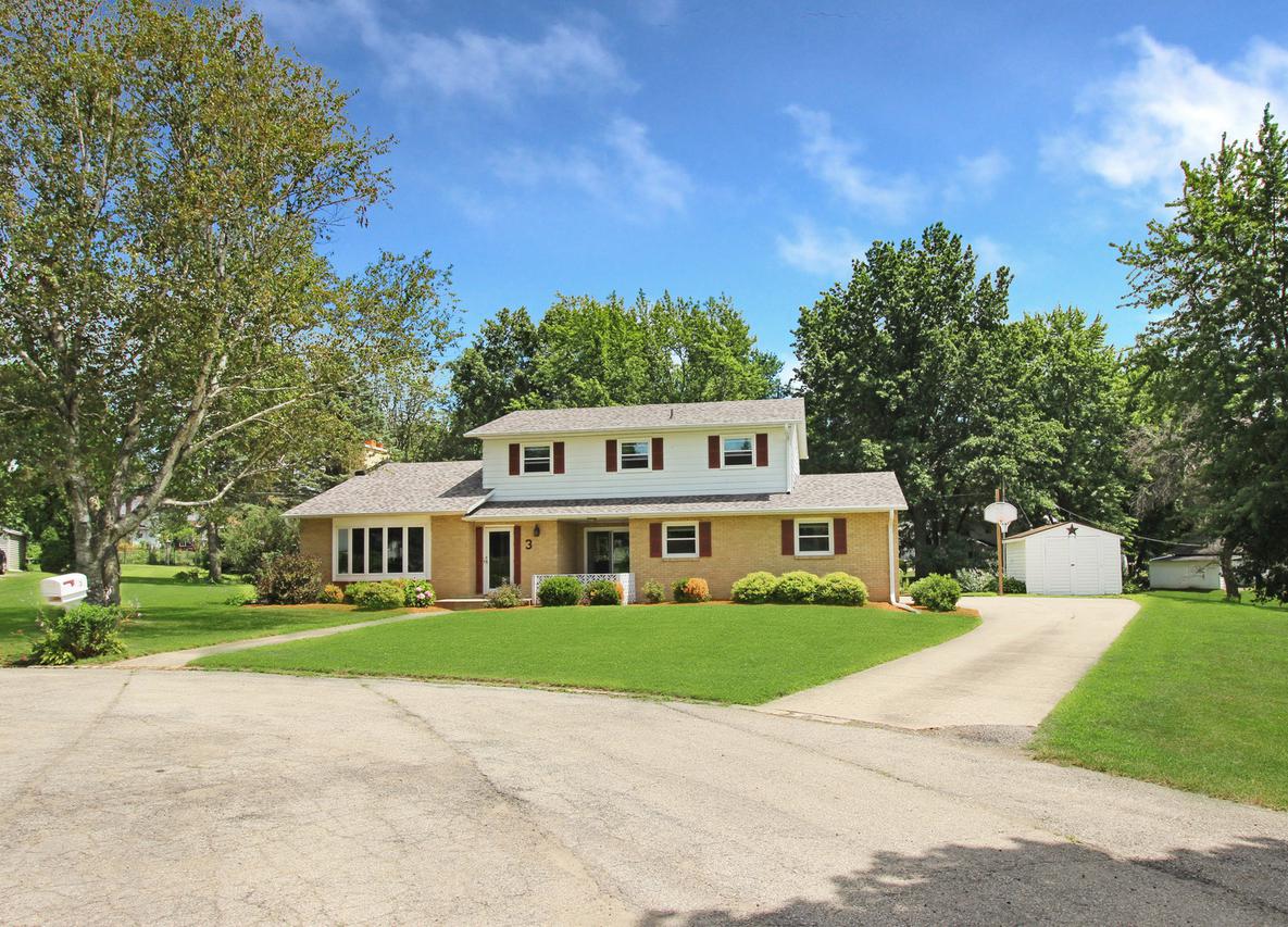 3 Salem Ct., Freeport, IL 61032