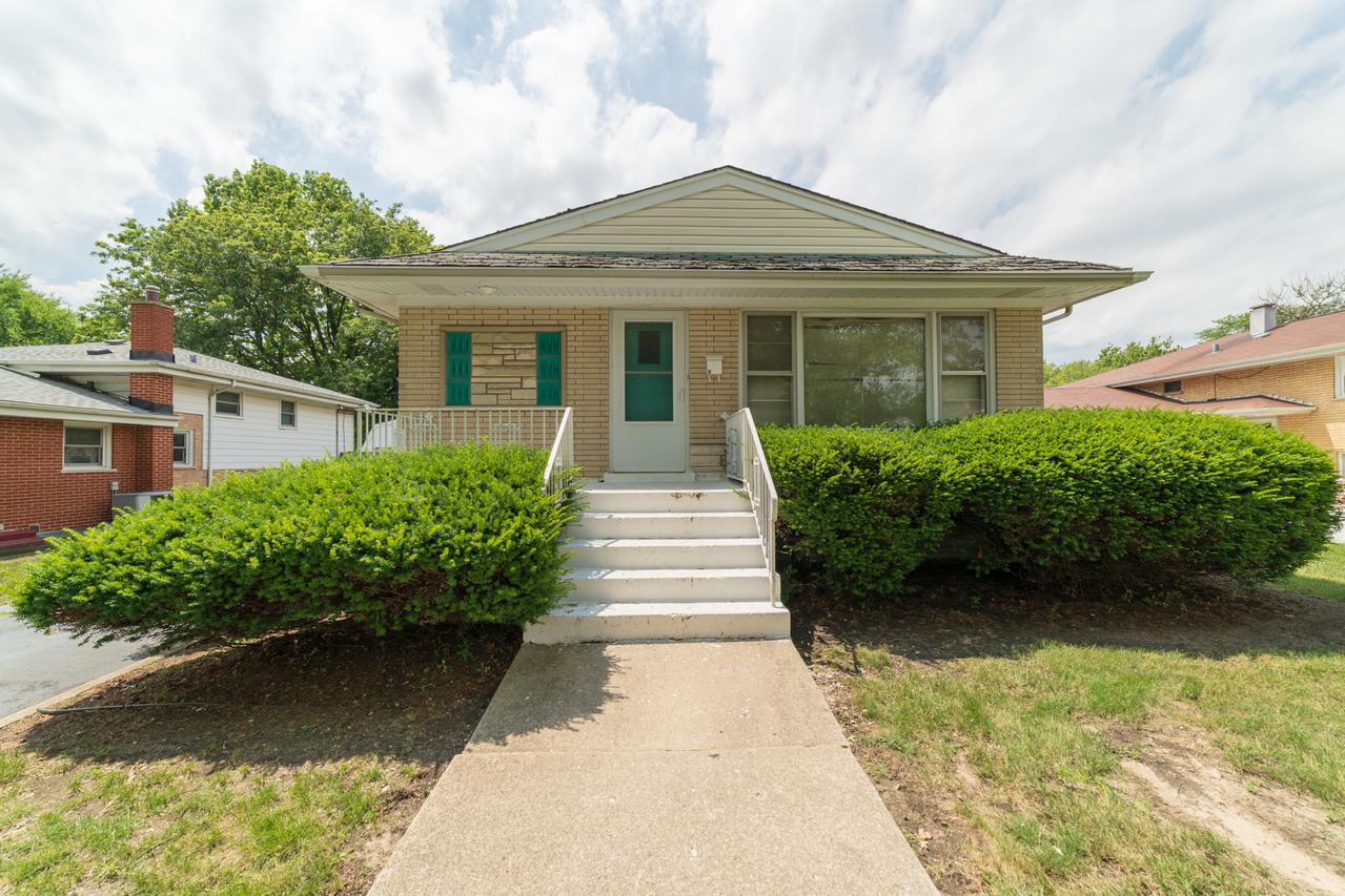 9712 Menard Ave., Oak Lawn, IL 60453