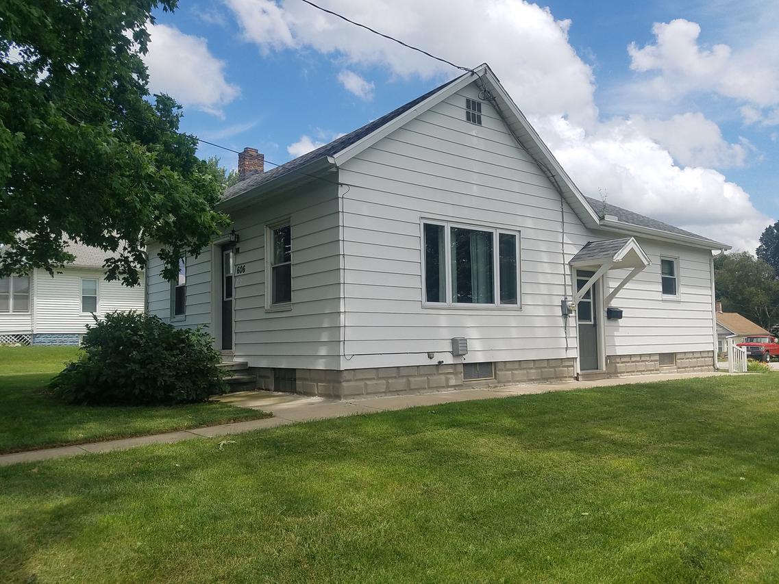 606 N Jefferson St., Roanoke, IL 61561
