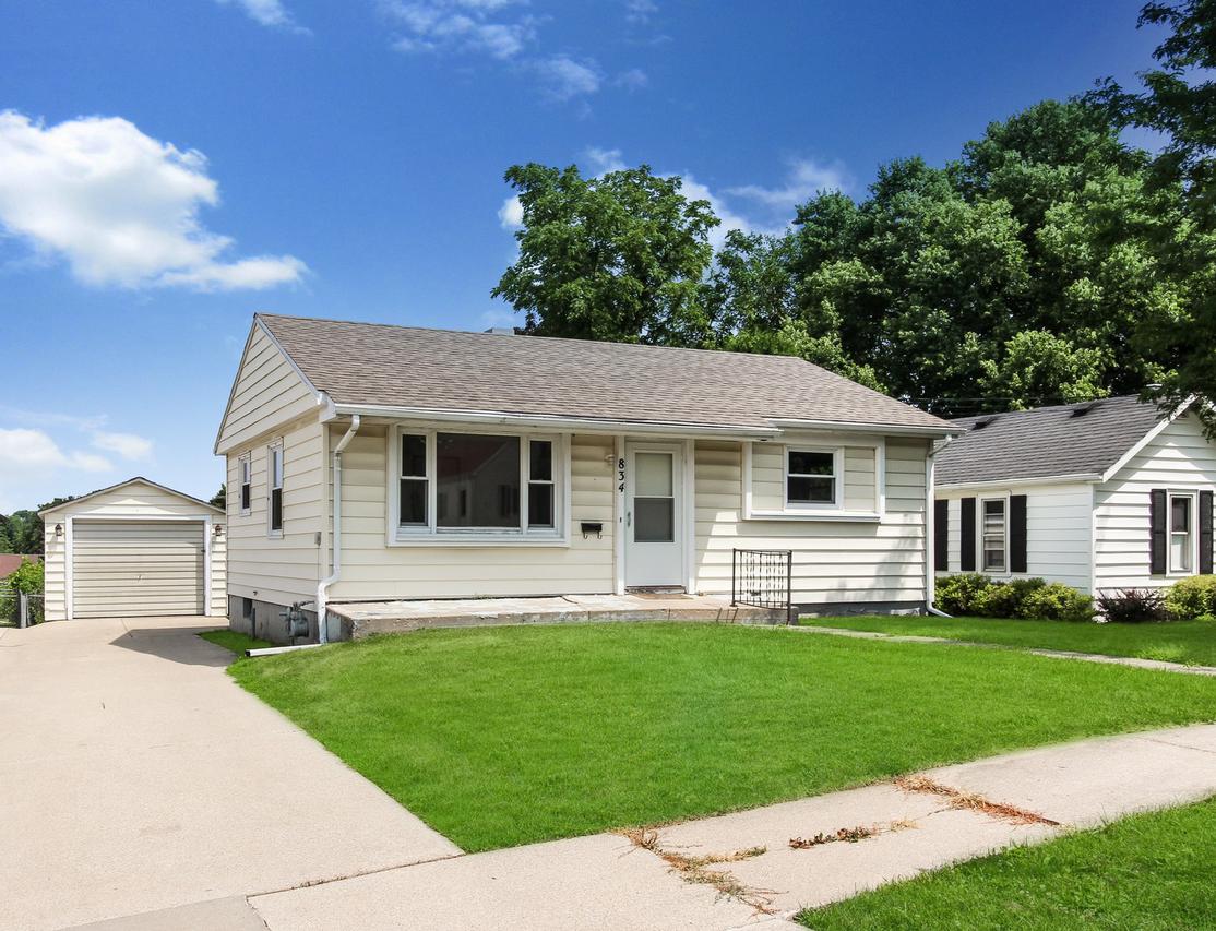 834 Monroe Dr., Freeport, IL 61032